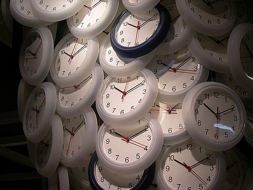 Ikea Rennes - des horloges par milliers
