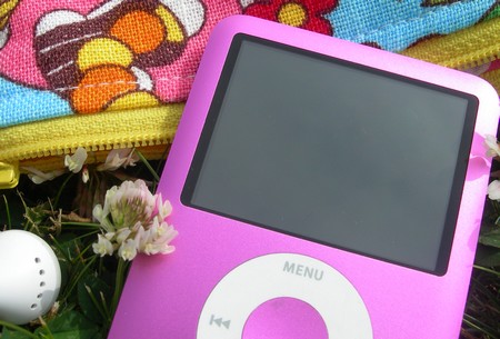 mon ipod nano rose et sa pochette vintage
