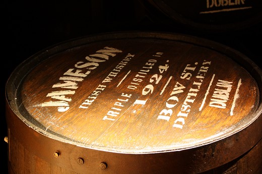 tonneau de Jameson triple distilled whisky (1924)
