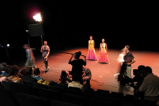 sur le tournage du film Fais Danser la Poussière