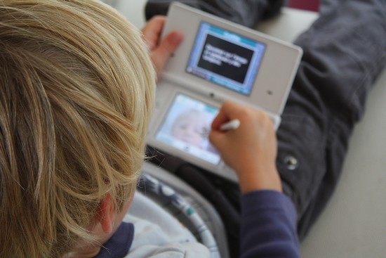 il joue aussi à la Nintendo DS