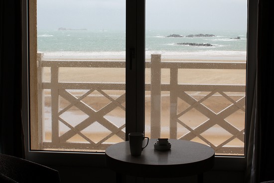 derrière ma fenêtre, la baie de stmalo