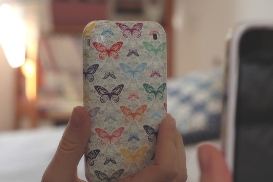coque Iphone 3GS paperchase  UK (modèle papillons)