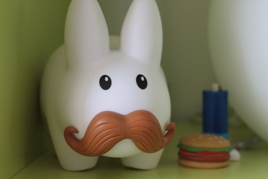 labbit à moustache