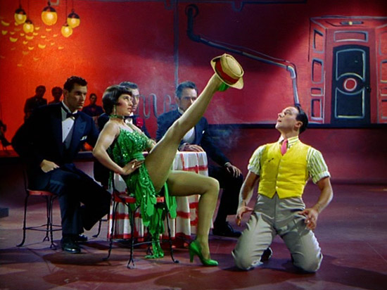 Résultat de recherche d'images pour "chantons sous la pluie cyd charisse"