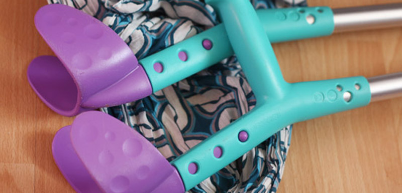 Bequilles Et Imprevus Entorse Genou Enfant Merci Pour Le Chocolat