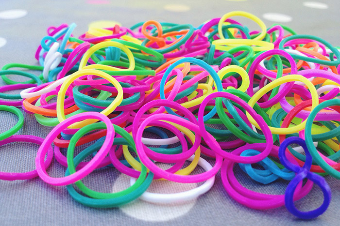 Les bracelets multicolores Rainbow Loom envahissent les cours de récré –  L'Express