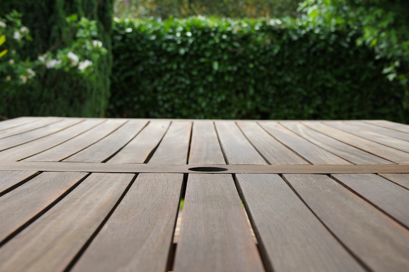 rénovation meuble jardin en bois