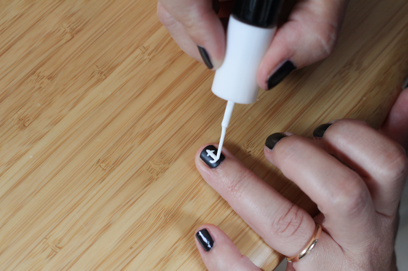 Nail art mat, noir et ancre