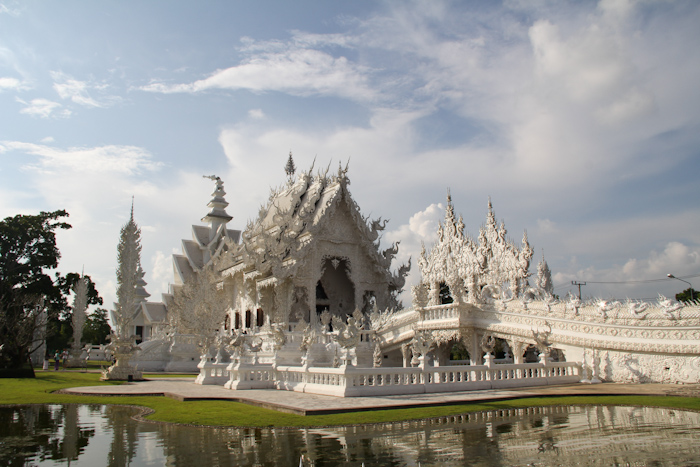 17_chiangraiwhitetemple01