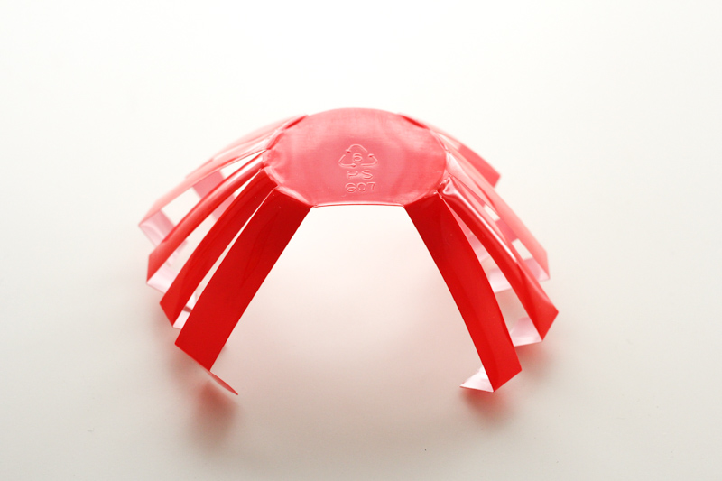 DIY enfant - crabes en pots de petits suisses (cliquez sur l'image)