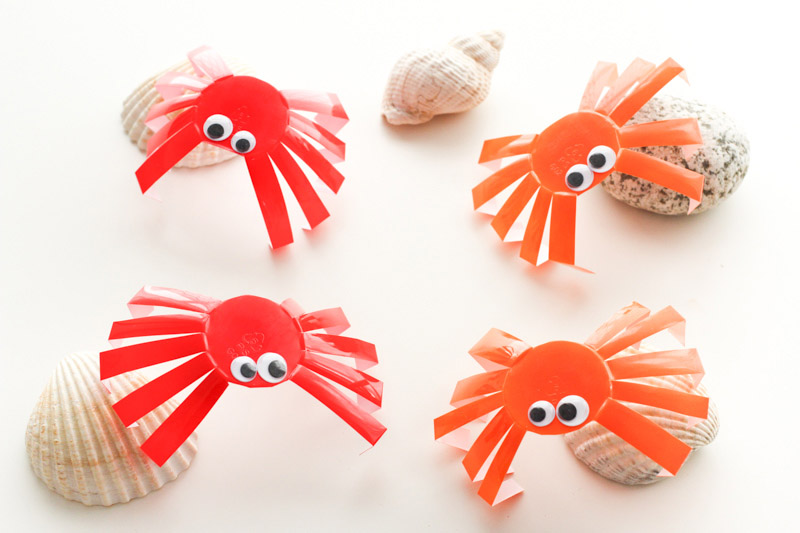 DIY enfant - crabes en pots de petits suisses (cliquez sur l'image)