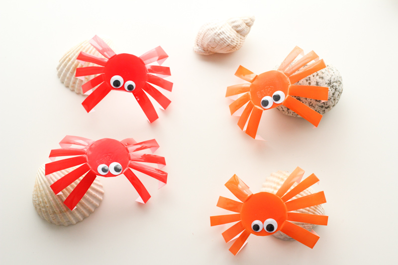 DIY enfant - crabes en pots de petits suisses (cliquez sur l'image)