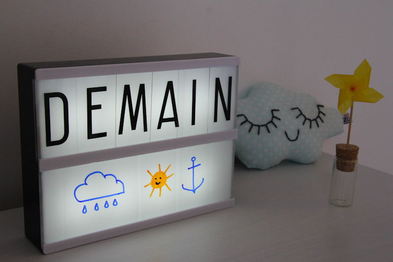 DIY - lightbox customisée (via mercipourlechocolat.fr)