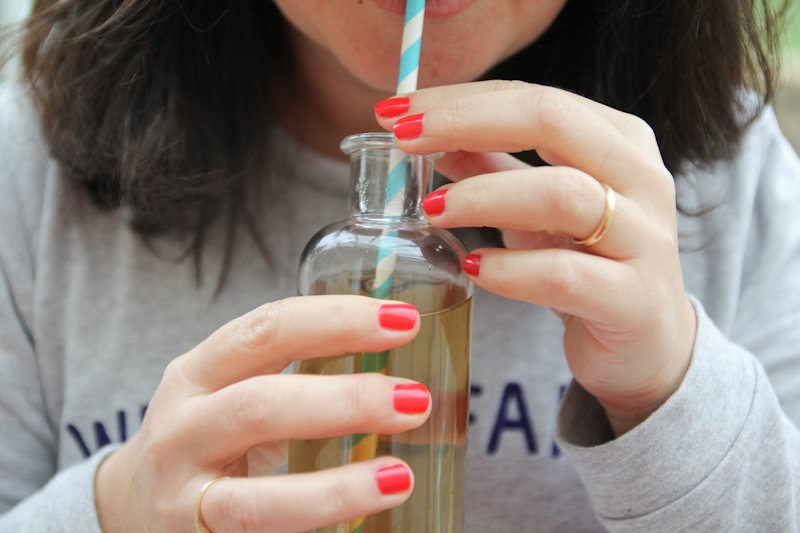 Recette boisson detox fraîche : thym romarin chrysanthème (via wonderfulbreizh.fr)