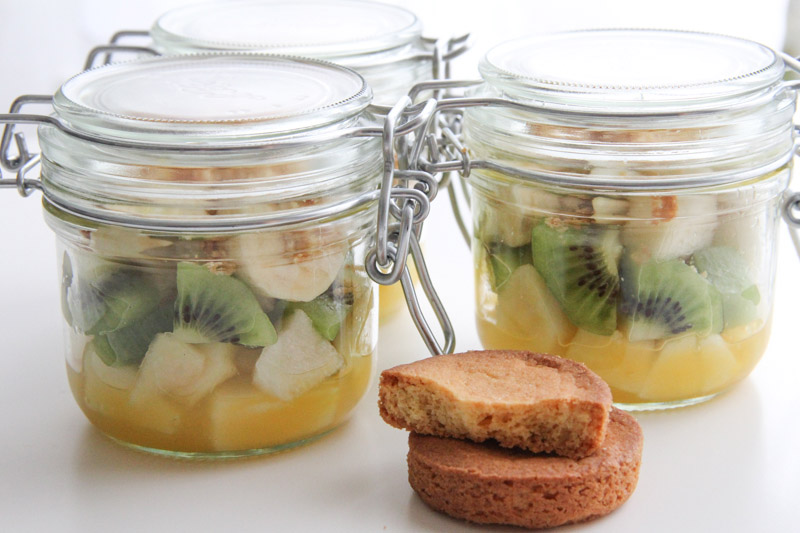 Recette salade de fruits bretonne in a jar (via mercipourlechocolat.fr)