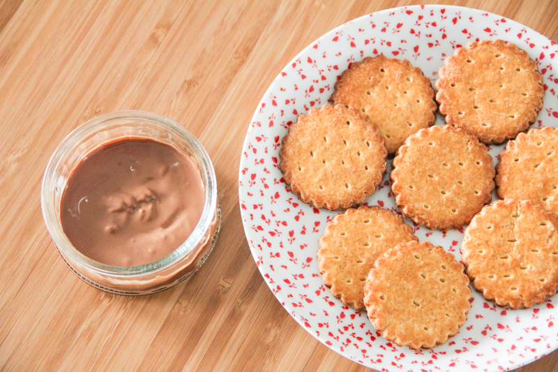 Galettes bretonnes au chocolat de Pâques - Astuce récup pour recycler ses chocolats de Pâques (via mercipourlechocolat.fr)