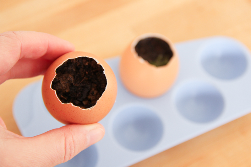 DIY oeufs de pâques fleuris - easter eggs (via wonderfulbreizh.fr)