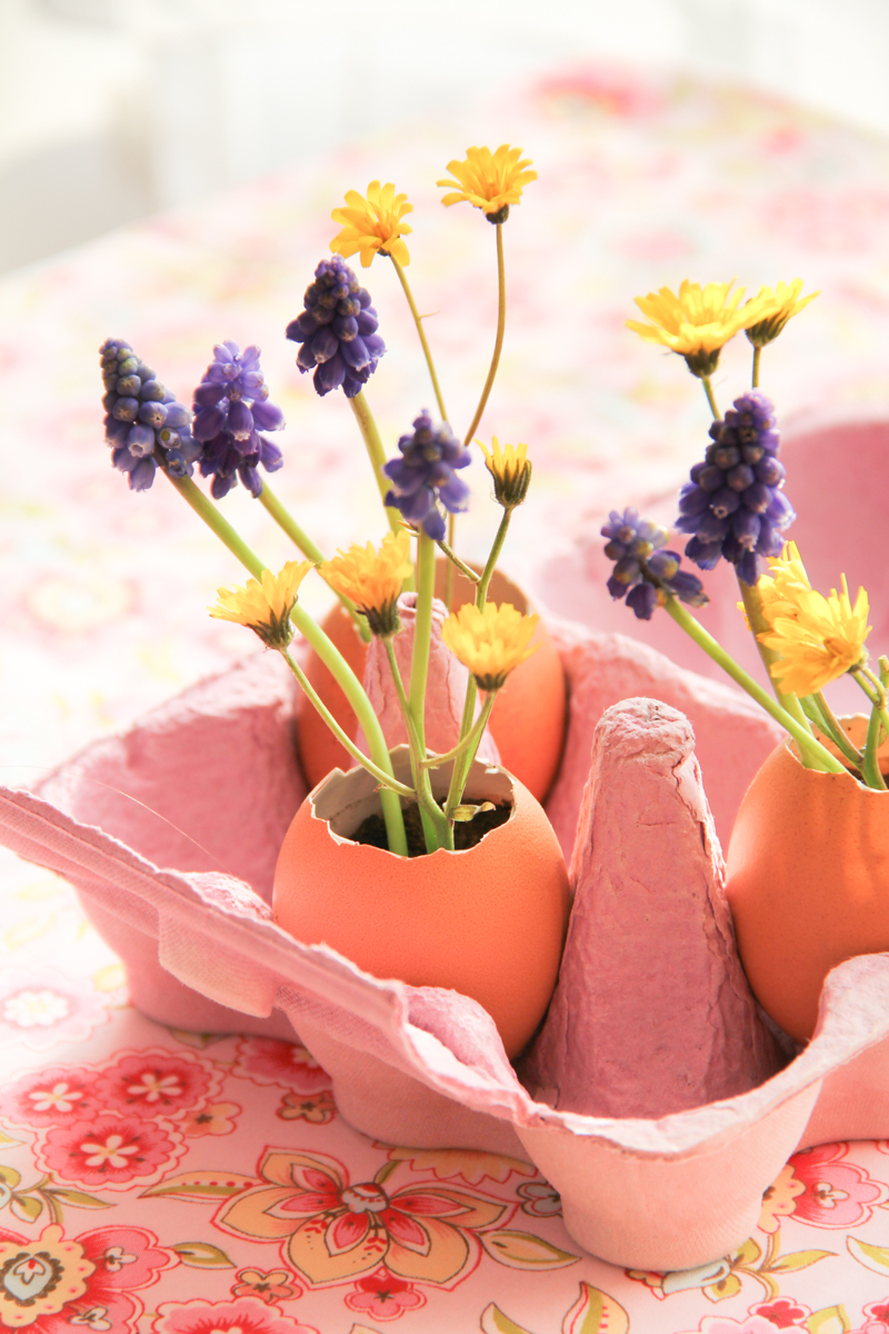 DIY oeufs de pâques fleuris - easter eggs (via wonderfulbreizh.fr)