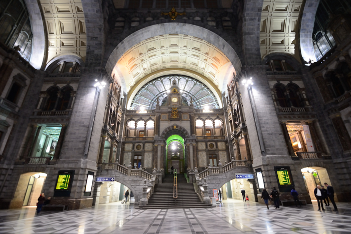 gare anvers antwerp (by superchinois801)