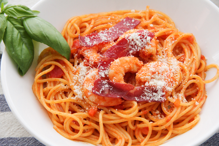 Recette facile SPAGHETTI CREVETTES COPPA PARMESAN (via mercipourlechocolat.fr)