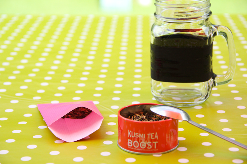 DIY cadeau pour les maîtresses : mug infuseur personnalisable (via www.mercipourlechocolat.fr)