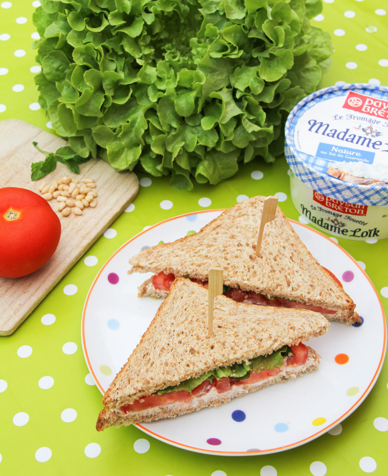 Recette club sandwich complet ultra-frais : tomate, salade, pignons de pin, menthe et fromage frais Madame Loik (via mercipourlechocolat.fr)