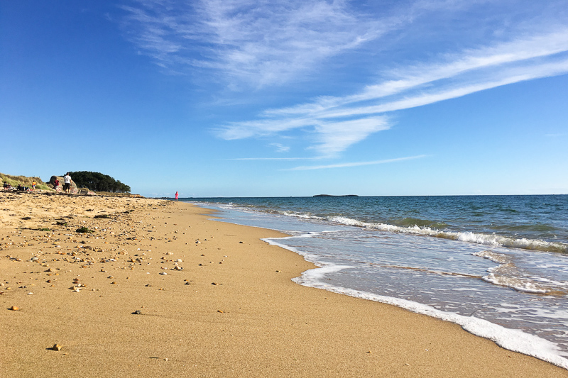 plage de Saint-Pierre de Locmariaquer - Morbihan (via www.mercipourlechocolat.fr)