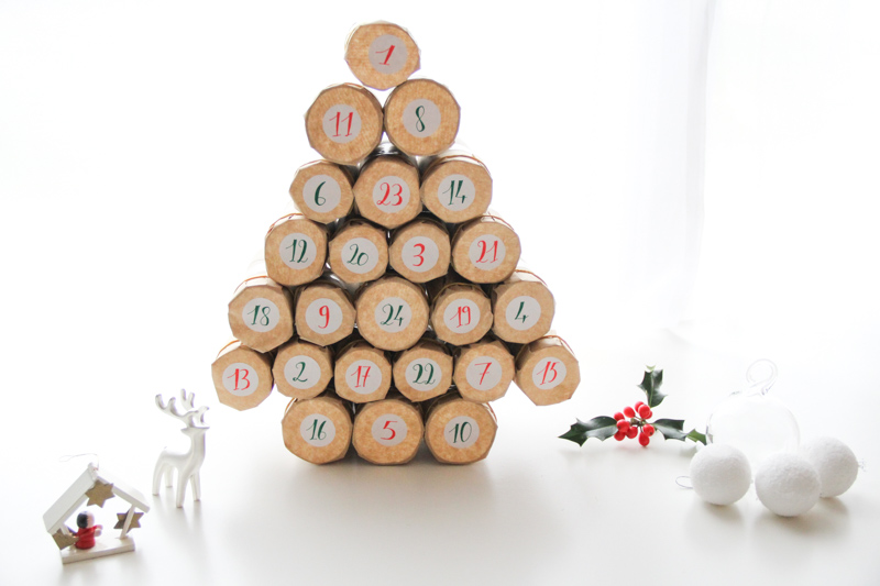 Bricolage de Noël : magnifique Calendrier de l'Avent en gommettes