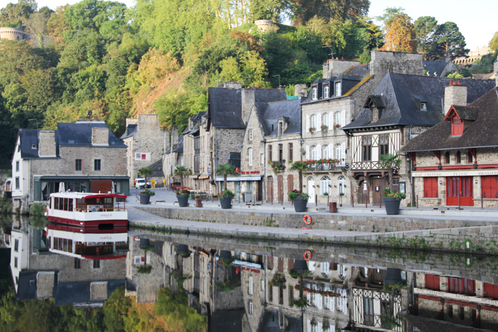 port de Dinan, Bretagne (via mercipourlechocolat.fr)