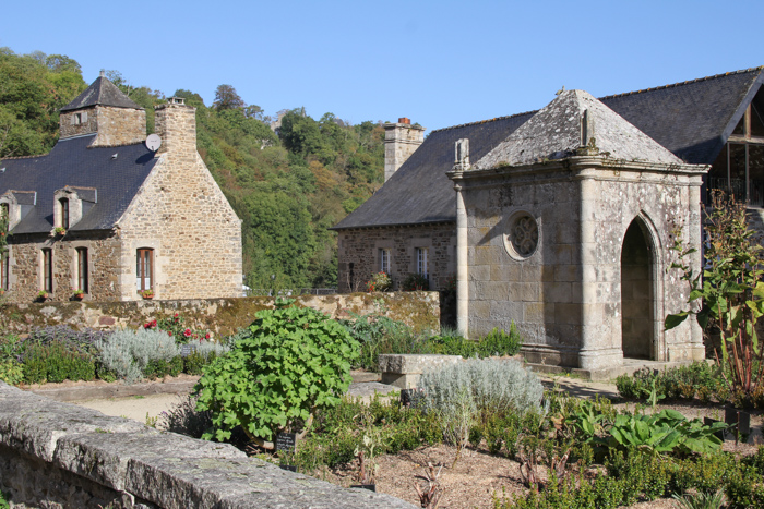 Léhon, à côté de Dinan, Bretagne (via mercipourlechocolat.fr)