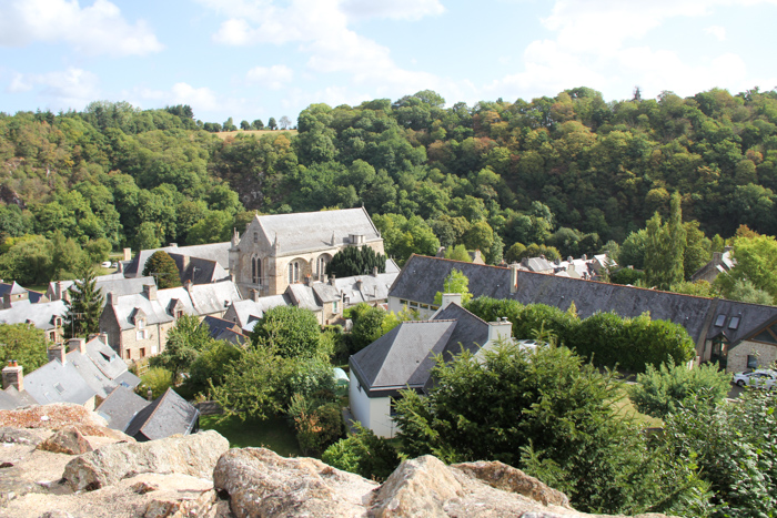 Léhon, à côté de Dinan, Bretagne (via mercipourlechocolat.fr)