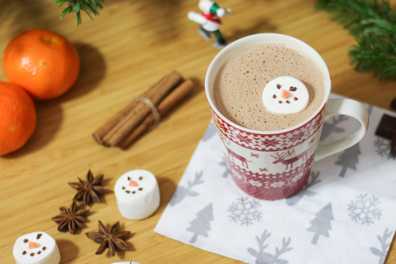 recette chocolat chaud aux épices - Noël (via mercipourlechocolat.fr)