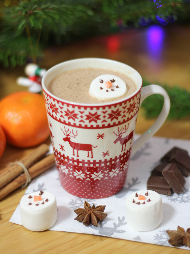 recette chocolat chaud aux épices - Noël (via mercipourlechocolat.fr)