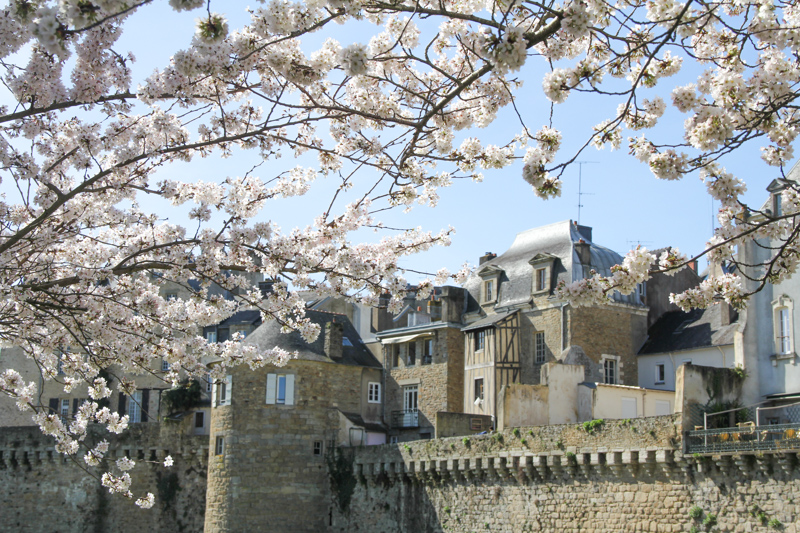 Remparts de Vannes au Printemps (via mercipourlechocolat.fr)