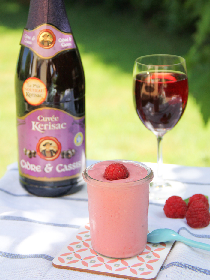 Recette facile FROZEN YOGURT FRAMBOISE BASILIC (via mercipourlechocolat.fr)