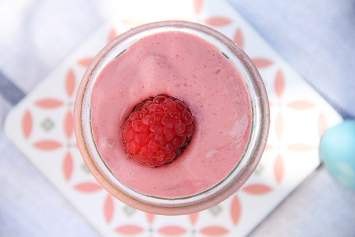 Recette facile FROZEN YOGURT FRAMBOISE BASILIC (via mercipourlechocolat.fr)