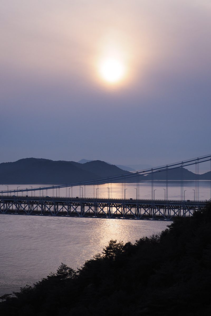 KURASHIKI, JAPON - pont de Setouchi, Washuzan Hill