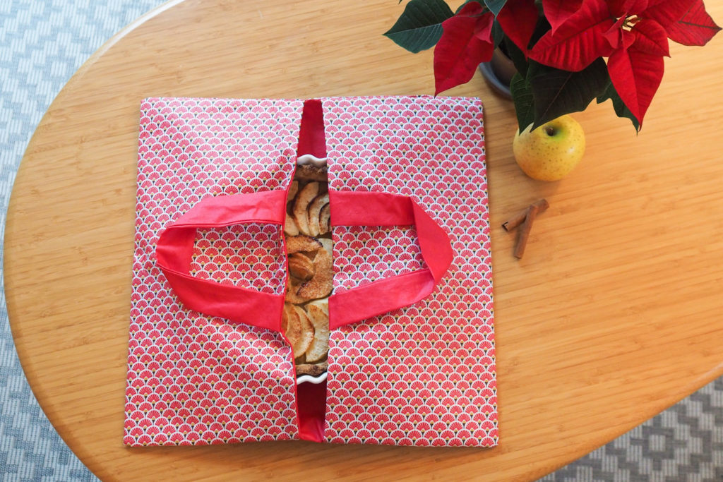 DIY - couture facile : sac à tarte réversible (via mercipourlechocolat.fr)