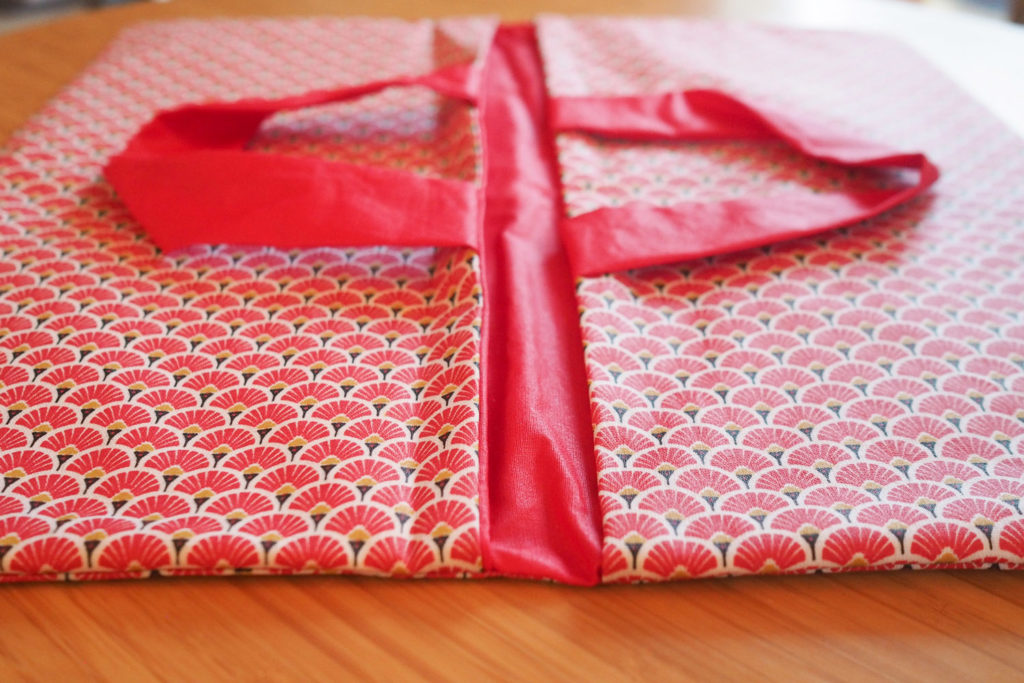 DIY - couture facile : sac à tarte réversible (via mercipourlechocolat.fr)