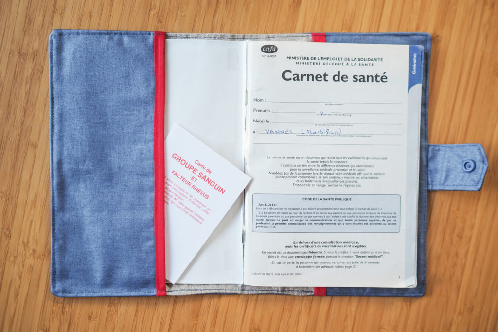 DIY couture - protège carnet de santé (via mercipourlechocolat.fr)