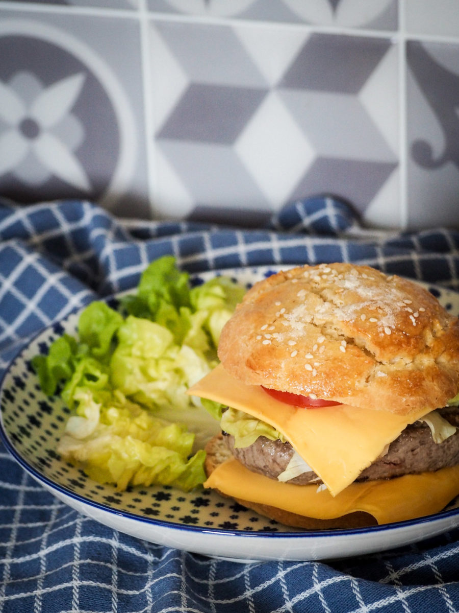 BUNS - PAINS BURGER MAISON - recette facile CookProcessor KitchenAid (via mercipourlechocolat.fr)