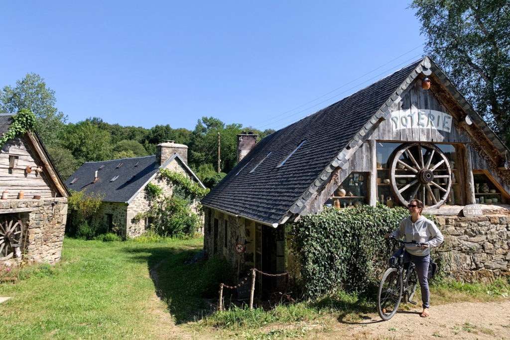 LA VÉLODYSSÉE - poterie Berrien (via mercipourlechocolat.fr)