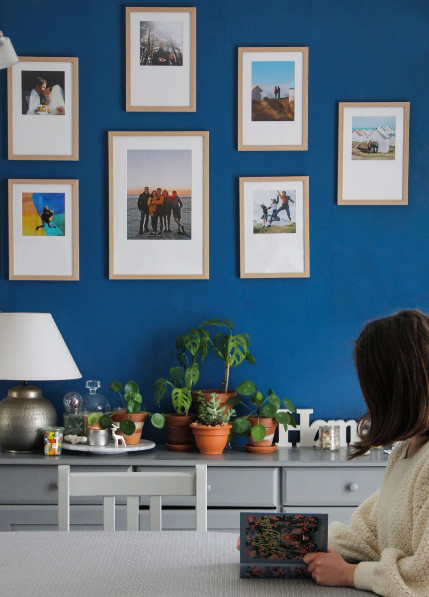 Mur de cadres marie-louise Cheerz dans mon salon (via mercipourlechocolat.fr)