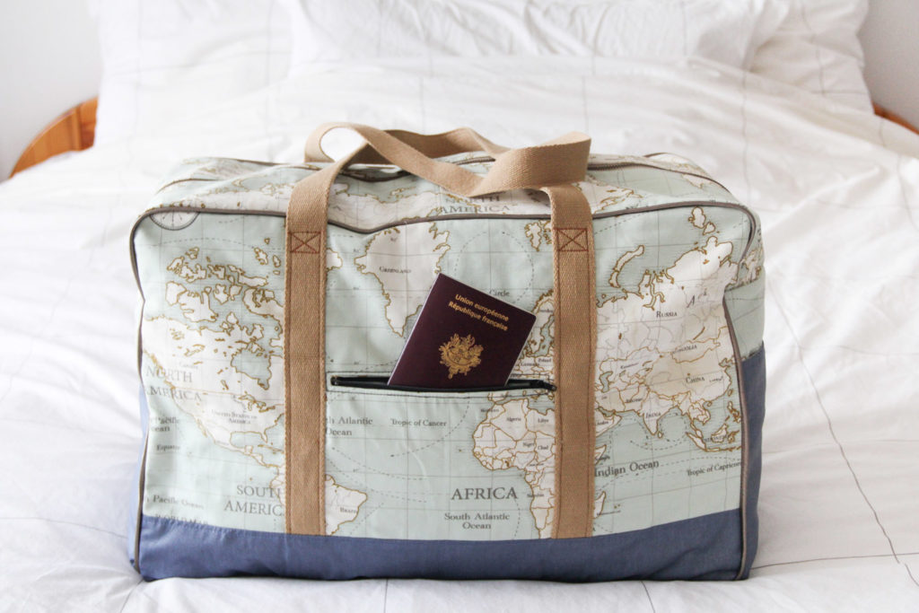 Couture - sac de voyage GLOBE TROTTEUR fait main - modèle Coudre c'est facile & Mondial Tissus - DIY via mercipourlechocolat.fr