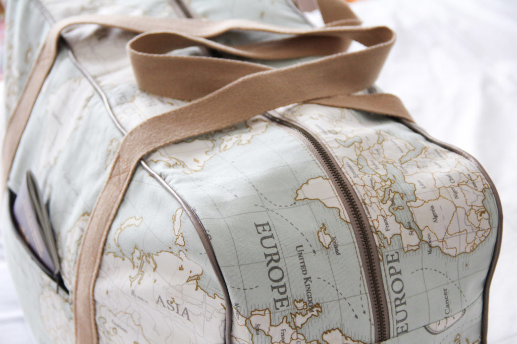 Couture - sac de voyage GLOBE TROTTEUR fait main - modèle Coudre c'est facile & Mondial Tissus - DIY via mercipourlechocolat.fr