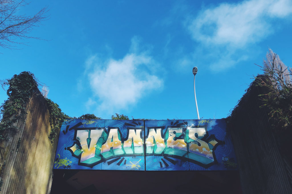 Vannes Street Art & ciel bleu