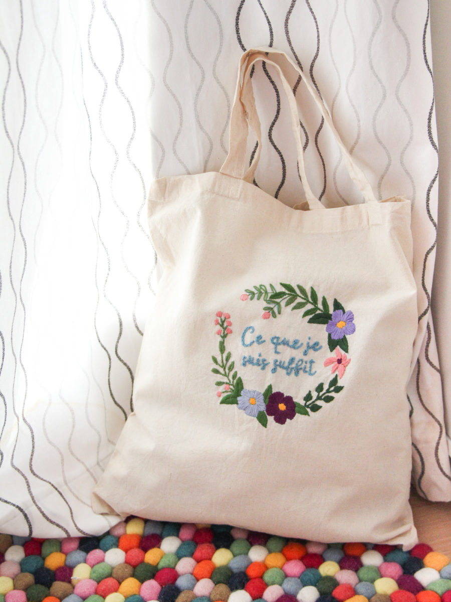 Broderie Ce que je suis suffit (kit Ciloubidouille- - version totebag