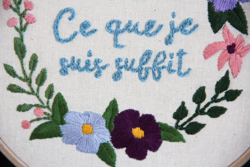 Broderie Ce que je suis suffit (kit Ciloubidouille)