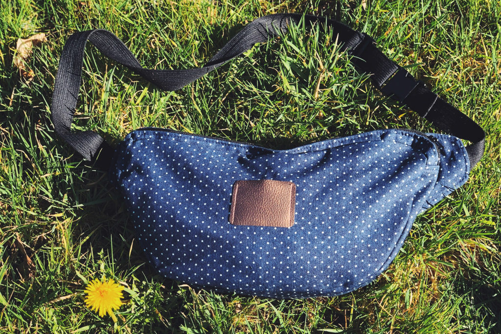 Couture - sac banane XL Chouette Kit en denim (via mercipourlechocolat.fr)